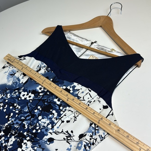 T Tahari Floral Blue and White Dress Size 14 - Picture 6 of 9